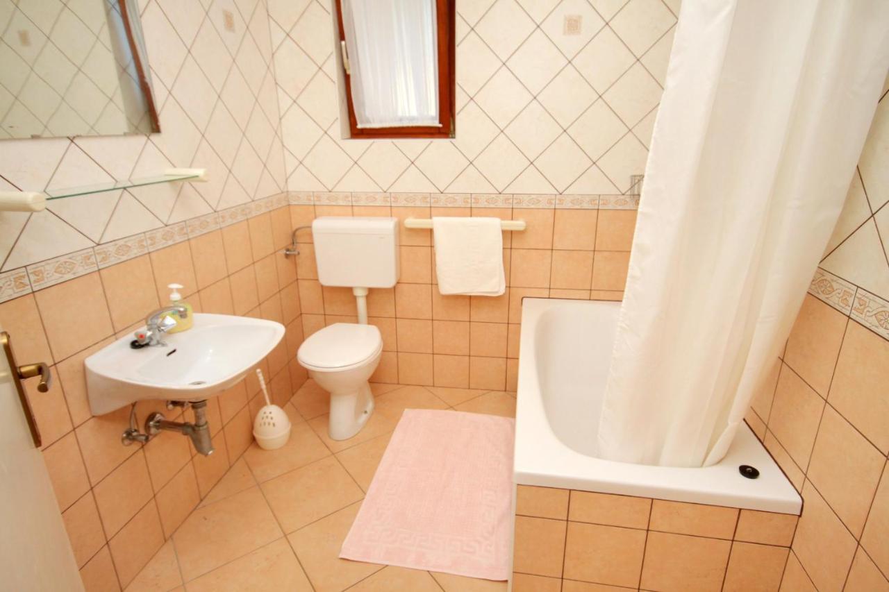 Apartments with a parking space Novi Vinodolski - 5587 Zewnętrze zdjęcie